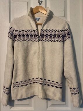 Denver Hayes white zip up sweater